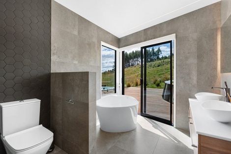 Photo of property in 13 Akitu Rise, Wanaka, 9305