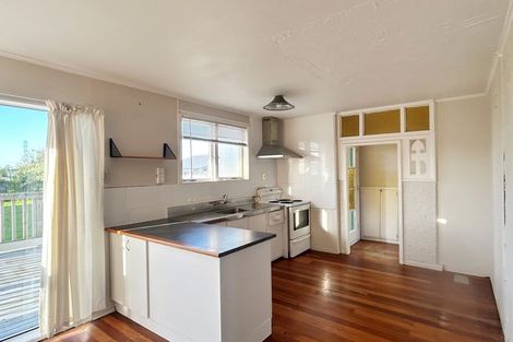 Photo of property in 15 Albert Road, Kelston, Auckland, 0602