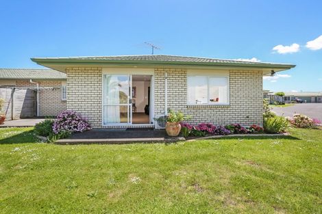 Photo of property in 4/8 Village Place, Tuakau, 2121