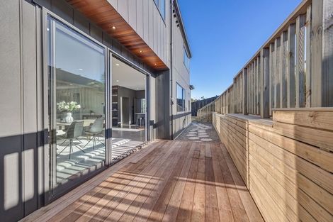 Photo of property in 8 Koheru Place, Long Bay, Auckland, 0630