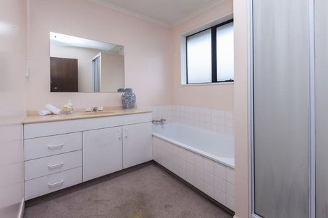 Photo of property in 2/27 Waimairi Road, Upper Riccarton, Christchurch, 8041