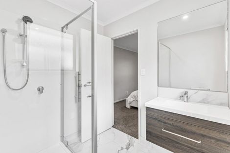 Photo of property in 4 Kriletich Drive, Kumeu, 0810