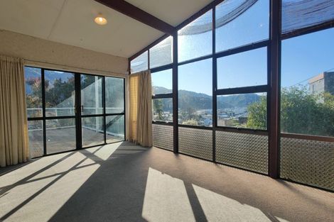 Photo of property in 126 Wellington Street, Picton, 7220