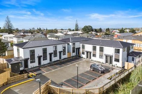 Photo of property in 12/32 Tapuwae Way, Mangere Bridge, 2022