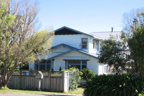 Photo of property in 16 Nicholson Road, Khandallah, Wellington, 6035