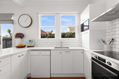 Photo of property in 12 Chambers Street, Havelock North, 4130