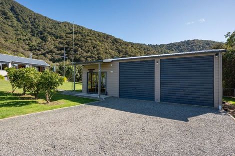 Photo of property in 2 Worlds End Road, Tennyson Inlet, 7195