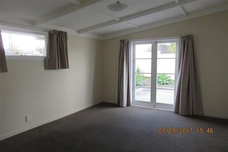 Photo of property in 2/46 Gulf View Road, Murrays Bay, Auckland, 0630