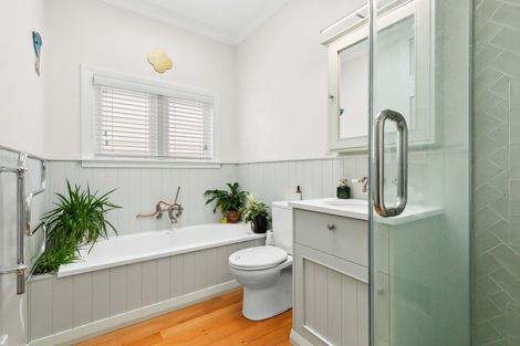 Photo of property in 10 Herald Terrace, Berhampore, Wellington, 6023