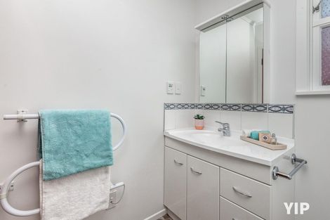 Photo of property in 5 Catherine Crescent, Paparangi, Wellington, 6037