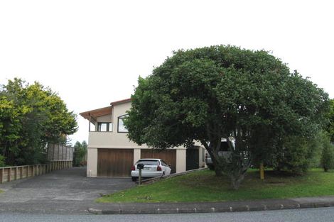 Photo of property in 2/10 Grenada Avenue, Forrest Hill, Auckland, 0620