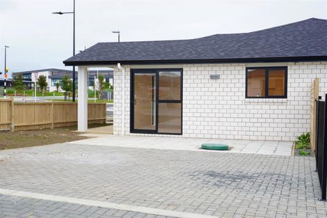 Photo of property in 10 Rorotu Avenue, Karaka, Papakura, 2113