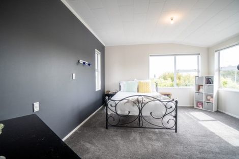 Photo of property in 28 Summerhill Drive, Fitzherbert, Palmerston North, 4410