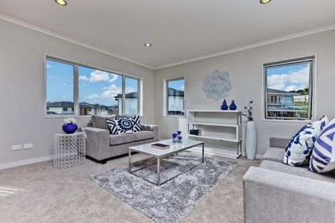 Photo of property in 70 Huntington Park Drive, Greenhithe, Auckland, 0632