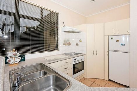 Photo of property in Tuscany Towers, 3/1 Ambrico Place, New Lynn, Auckland, 0600