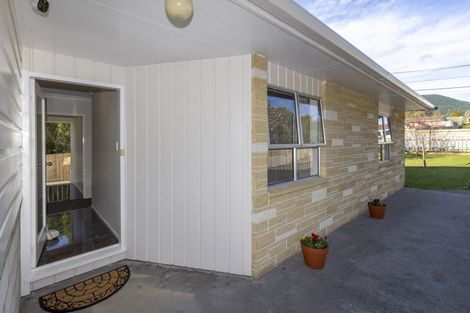 Photo of property in 43 Kaitawa Crescent, Paraparaumu, 5032