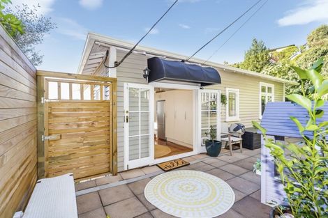 Photo of property in 74 Tio Tio Road, Seatoun, Wellington, 6022