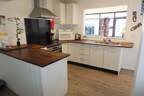 Photo of property in 13 Linklater Avenue, Foxton Beach, Foxton, 4815