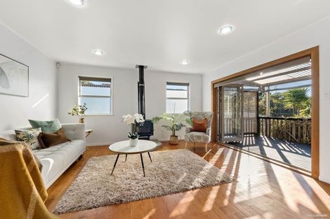 Photo of property in 5 Pendlebury Street, Green Bay, Auckland, 0604