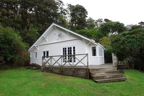 Photo of property in 21 Kotari Road, Days Bay, Lower Hutt, 5013