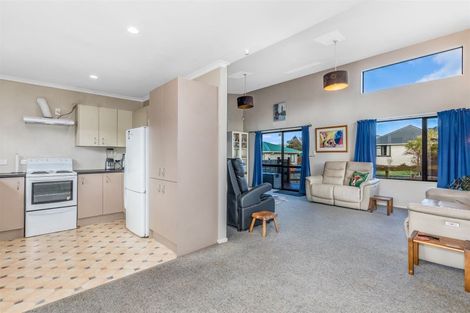 Photo of property in 35 Grimsby Grove, Wainuiomata, Lower Hutt, 5014