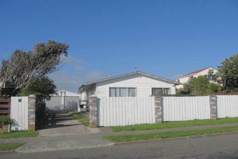 Photo of property in 3 Humphreys Grove, Titahi Bay, Porirua, 5022