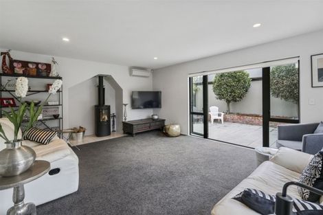 Photo of property in 53 Hawkesbury Avenue, St Albans, Christchurch, 8014