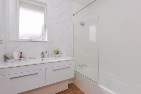 Photo of property in 38 Woodford Avenue, Henderson, Auckland, 0610