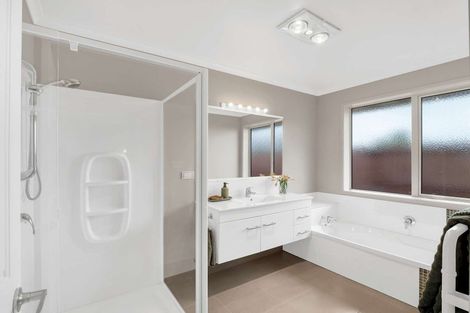 Photo of property in 11 Wai Place, One Tree Point, 0118