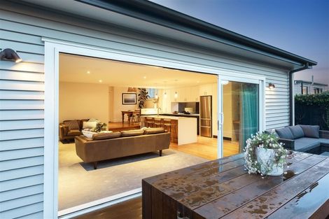 Photo of property in 215 Springfield Road, St Albans, Christchurch, 8014