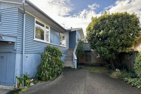 Photo of property in 28a Old Lake Road, Narrow Neck, Auckland, 0624
