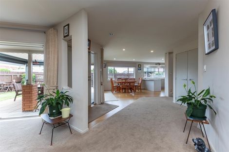 Photo of property in 2a Tawa Road, Te Atatu Peninsula, Auckland, 0610