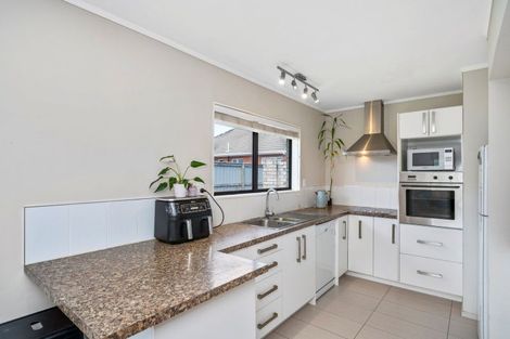 Photo of property in 2/57 Pemberton Crescent, Greerton, Tauranga, 3112