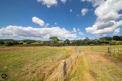 Photo of property in 133 Hanham Road, Kumeu, 0891