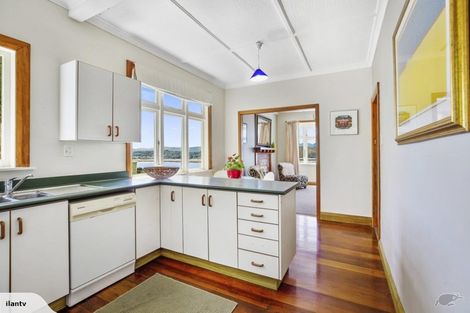 Photo of property in 49 Hungerford Road, Lyall Bay, Wellington, 6022