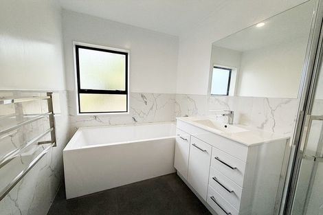 Photo of property in 9 Cambric Place, Botany Downs, Auckland, 2010