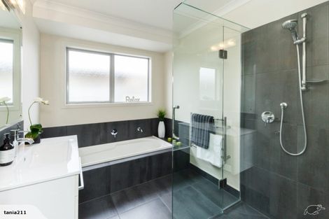 Photo of property in 10 Chestnut Close, Kelvin Grove, Palmerston North, 4414