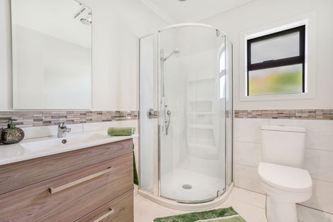 Photo of property in 15 Redmount Place, Red Hill, Papakura, 2110