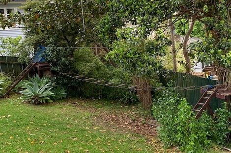 Photo of property in 16 Acacia Road, Torbay, Auckland, 0632