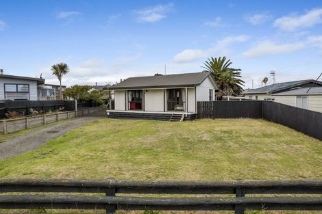 Photo of property in 27 Ruanui Street, Himatangi Beach, Foxton, 4891