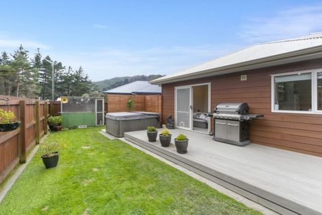 Photo of property in 1 Woodland Grove, Wainuiomata, Lower Hutt, 5014
