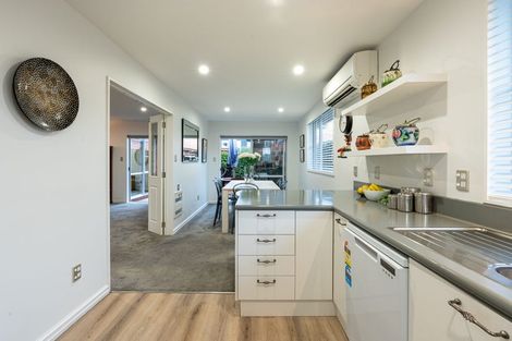 Photo of property in 99 Avonhead Road, Avonhead, Christchurch, 8042