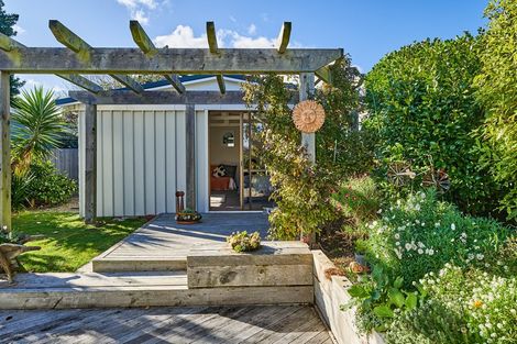 Photo of property in 7 Motukaraka Point, Pauatahanui, Porirua, 5381