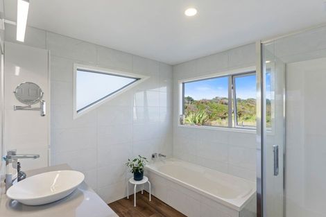 Photo of property in 8 Scott Avenue, Otaki Beach, Otaki, 5512