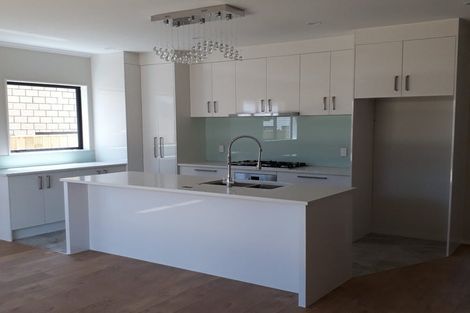 Photo of property in 13 Casheltown Way, Flat Bush, Auckland, 2019