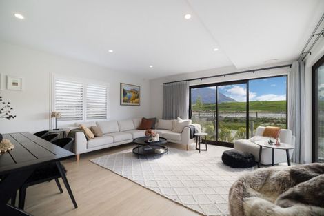 Photo of property in 13 Mcgibbon Lane, Jacks Point, 9371