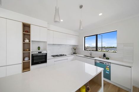 Photo of property in 2 Frazen Avenue, Papakura, 2110