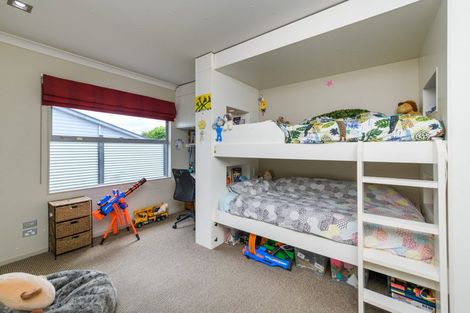 Photo of property in 1 Tennyson Avenue, Kelvin Grove, Palmerston North, 4414