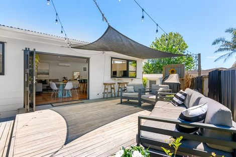 Photo of property in 30 Fairdale Place, Birkdale, Auckland, 0626