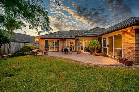 Photo of property in 103 Golfland Drive, Golflands, Auckland, 2013